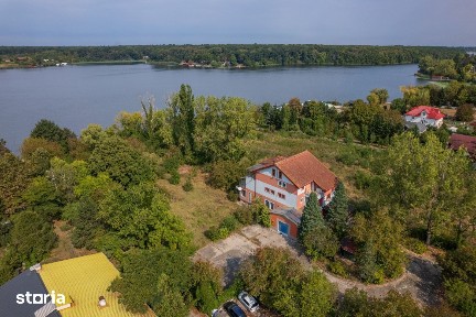 Proprietate unica, vila 1100 mp, 8000 mp teren, pe malul lacului Snago