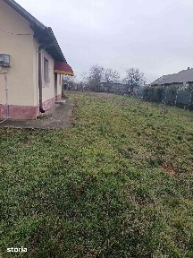 Casă cu 3 camere, curte și utilități complete