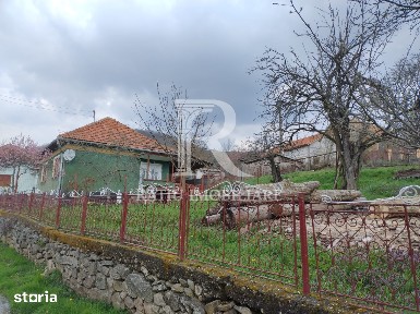 Casă din cărămidă | Teren 800 mp | Anexe tradiționale | Magura-Toplita