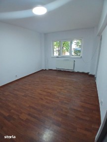 Apartament nemobilat, parter, ideal birouri