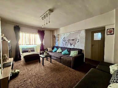 Apartament cu 3 camere în zona 300, cu vedere spre faleza Mureșului, lângă Universitate