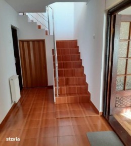 Inchiriez casa 4 camere si curte Bucuresti
