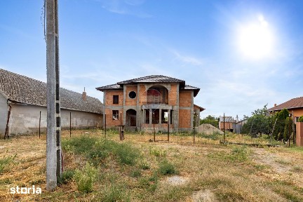 Vilă cu 5 camere de vânzare - Semlac