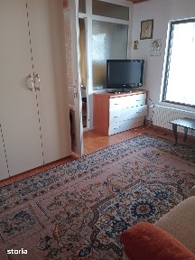 Casă cu 3 camere, curte mare și acces asfaltat