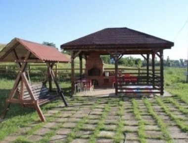 Vand pensiune DN-26,pozitionate pe 14,24 hectare