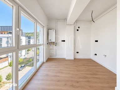 Apartament 3 camere de vanzare in Floresti
