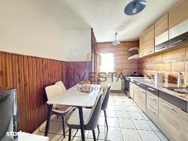 Apartament 4 camere decomandat, etaj intermediar, garaj, zona Zorilor