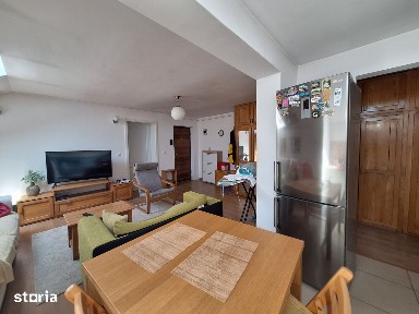 Apartament cu 3 camere, 67 mp, balcon, zona Terra