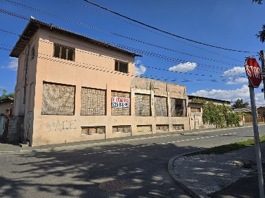 Apartament plus spații comerciale
