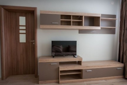 Inchiriez apartament 2 camere, zona Iosia, bloc nou, complet mobilat utilat, etajul 2