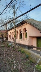 Casa bătrâneasca de vânzare