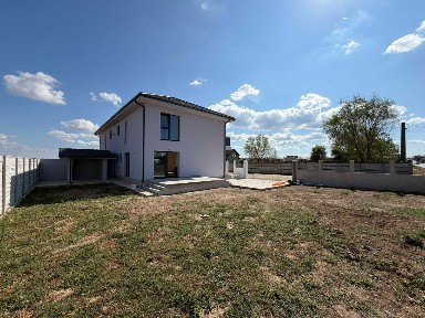 Casă nouă P+E la cheie | 3 dormitoare | 2 băi | Teren 416 mp | Str. Ciheiului