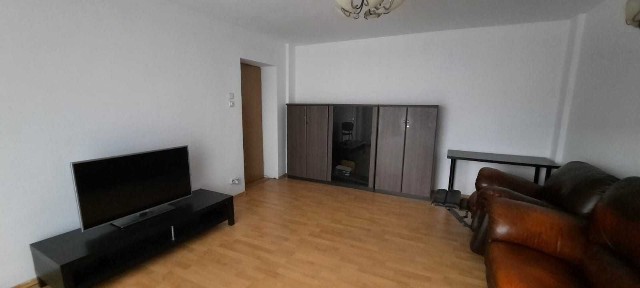 Inchiriez apt 2 camere Piata Victoriei, Metrou