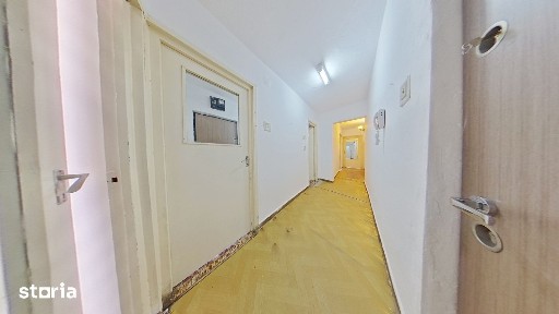 Apartament spatios cu 3 camere de vanzare - Aurel Vlaicu, Arad
