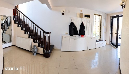 Casa P+1 cu garaj, piscina si curte generoasa - Comuna Catalina