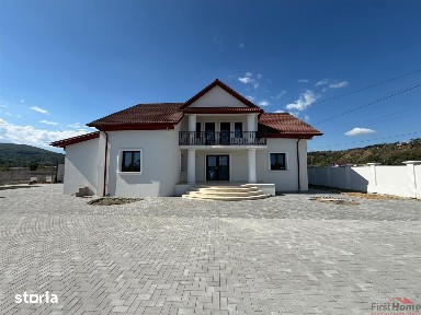 Vila deosebita Parter + Mansarda de vanzare in Odobesti