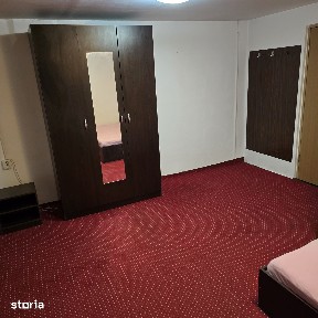 Proprietar inchiriez apartament o camera