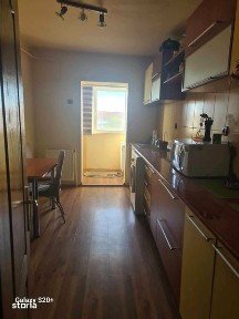 Vand apartament 3 camere, vis a vis de supermarket ialomita
