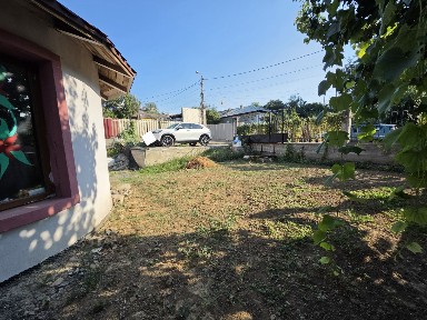 Vand casa zona Convenabil- zona linistita