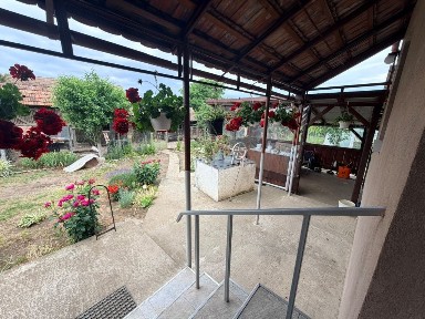 Casă de vânzare în localitatea Deaj