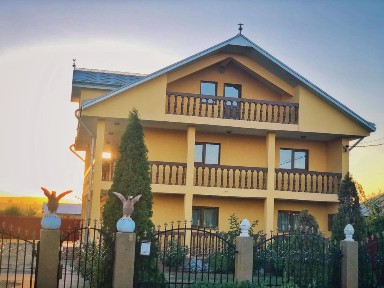 Vilă P+1+M în Săucești