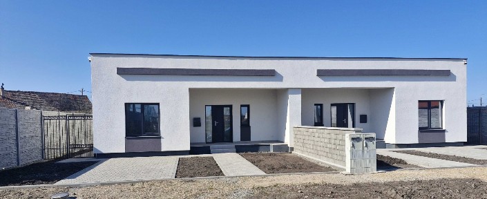 Duplex modern, curte generoasă - zonă liniștită Becicherecu Mic