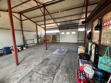 Casa cu etaj + spatiu comercial + hala/garaj/service auto Independenta, DN25, Galati