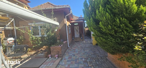 Casa cu 4 camere, curte și pivniță în Năvodari