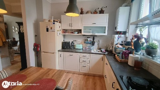 Apartament 3 camere ultracentral Oradea 75mp, curte, parcare si boxa
