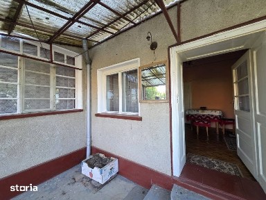 Vindem casa din Șișterea, cu grădină și beci