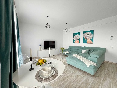 Proprietar inchiriez ap cu 2 camere. Asfalt. Lift. Parcare supravegheata.