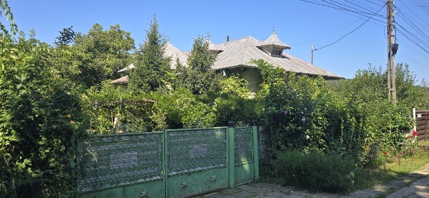 Casă de vănzare cu teren 1100mp in Sărata Monteoru. gaze și canalizare