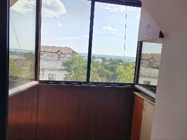 Se vinde apartament.