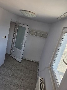 închiriez casa de locuit