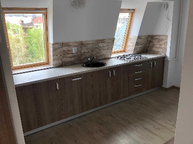 Persoană fizică, închiriez apartament 3 camere cu garaj în Bună Ziua