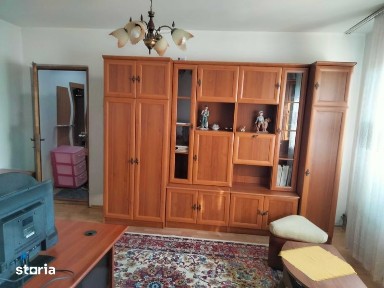 Închiriez apartament 2 camere etaj 3 strada Artarilor