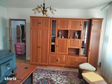 Închiriez apartament 2 camere etaj 3 strada Artarilor
