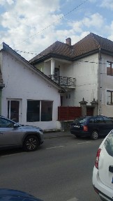 Vind casa și un spatiu comercial in Sibiu zona centrala.