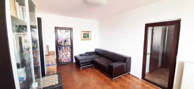 Proprietar vand apartament 3 camere, renovat, centrala pe gaz