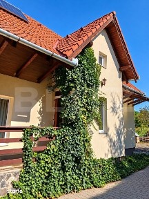 Casa de vanzare in Craciunesti.