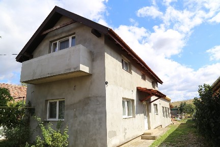 Casă spațioasă 195 mp cu terasă - Str. Dunării 10A, Marghita
