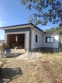 Casa spatioasa cu garaj si teren 700 mp - la rosu sau la cheie