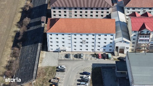 Garsonieră disponibilă cu grădină și infrastructură completă