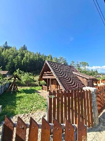 Casă de vacanță din lemn, 50 mp - Tulgheș, la strada principală ( drum asfaltat), lângă pârâul Putna