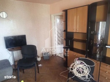 Apartament cu 4 camere de închiriat în Dambovita