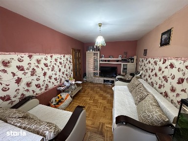 Apartament cu 3 camere, zona Nufarul