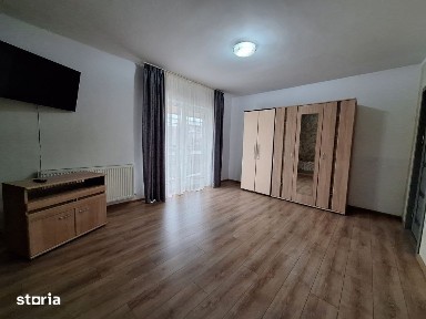 Apartament cu 2 camere, decomandat, parcare, zona Eroilor