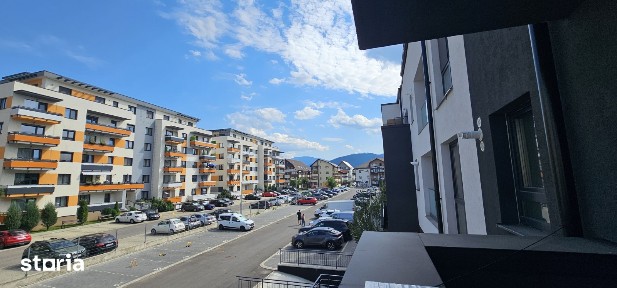 Apartament cu 3 camere decomandat zona Tractorul Maurer Villas