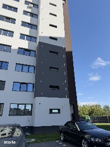 Apartament 3 camere (SPAȚIU COMERCIAL)