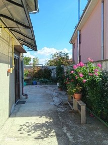 Casa caramida 130mp, P+E, 200 mp teren, acces auto, Nojorid central